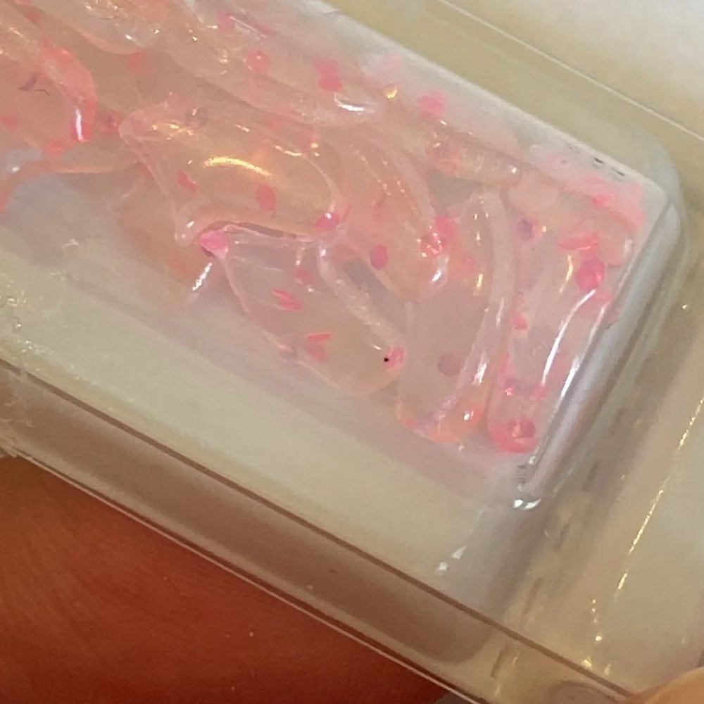 Kitty caps-nail caps for cats (size small cats 6-8 lb)